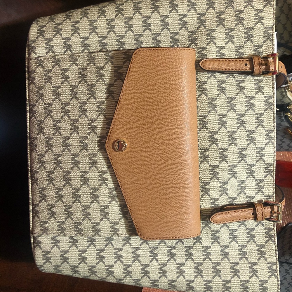 Michael Kors medium size tote